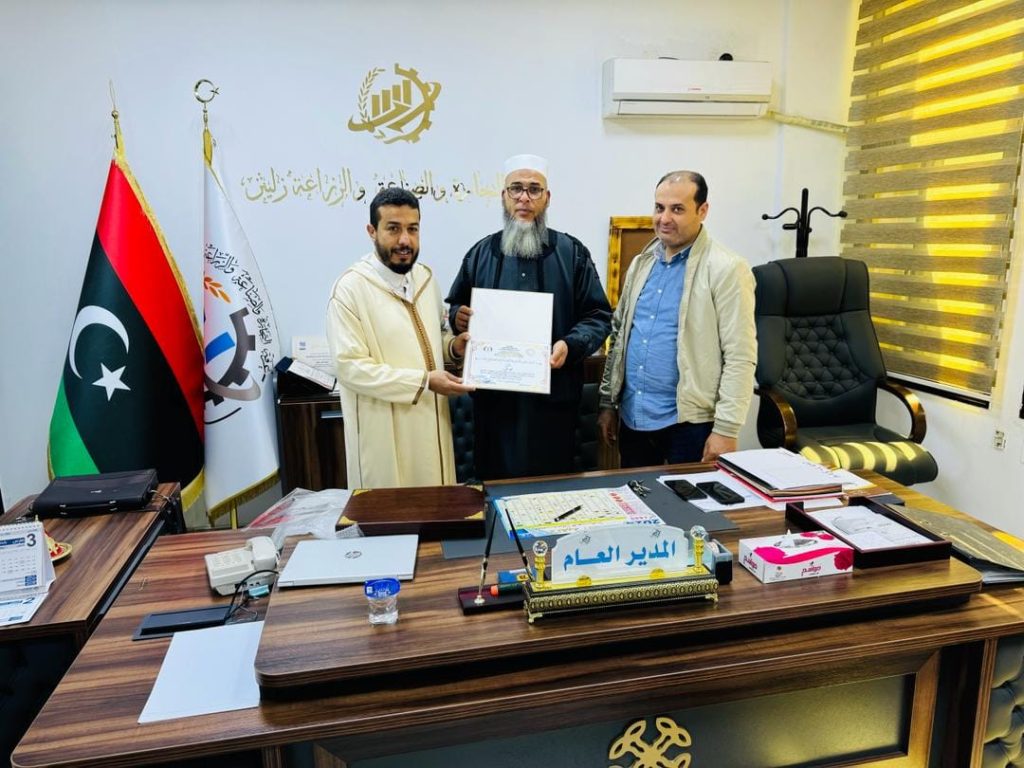 مراقبة التربية والتعليم ببلدية زليتن تكرم المدير العام